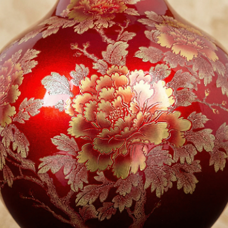 Vase céramique rouge motifs floraux doré détail matière