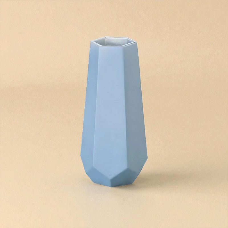 Vase en verre bleu origami