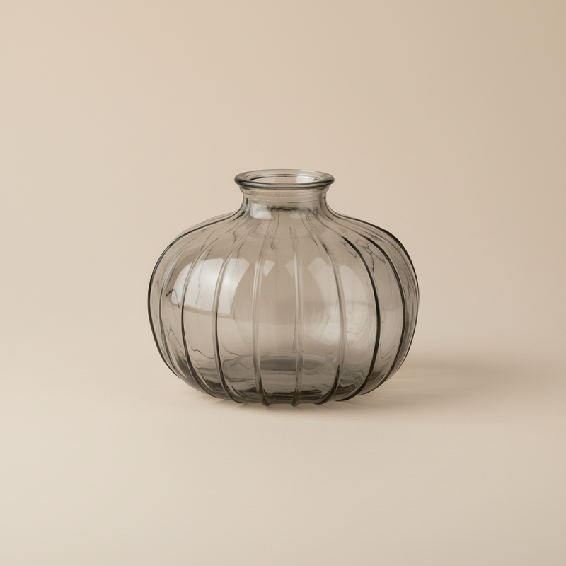 Vase en verre transparent noir type 7