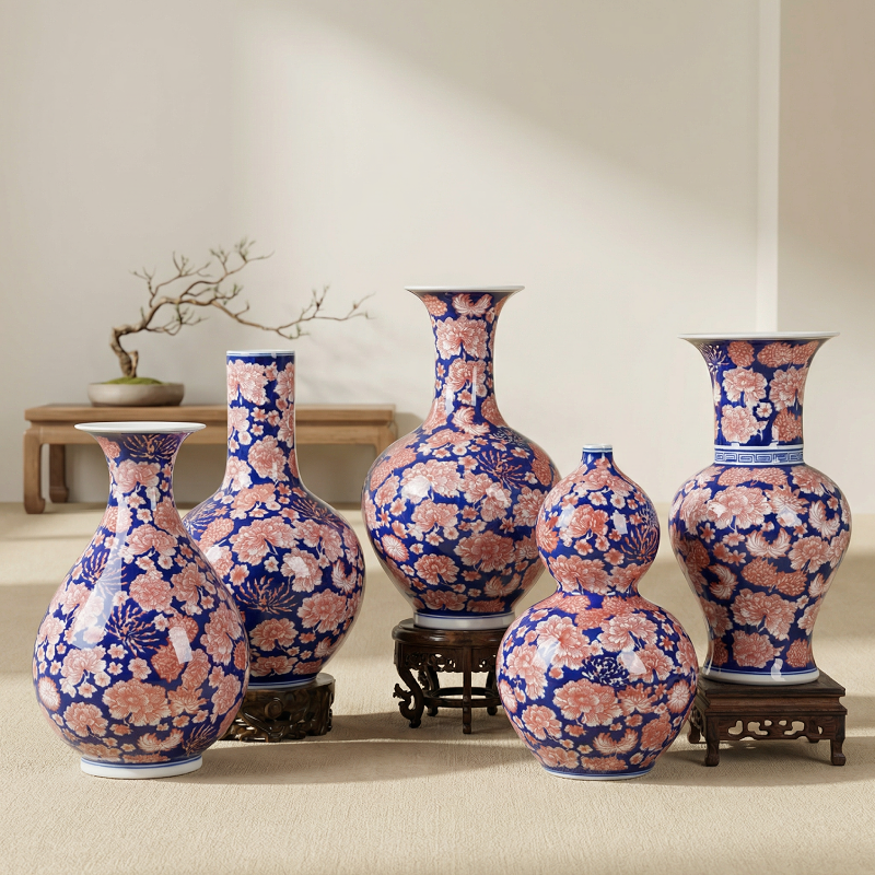 Vases en porcelaine bleu profond et motifs floraux rouges – Élégance asiatique raffinée L'UNIVERS DU VASE