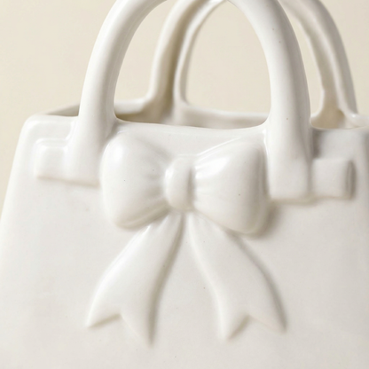 Vase céramique blanc forme sac a main décor nœud détails