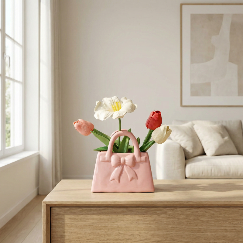 Vase céramique rose forme sac a main décor nœud lifestyle
