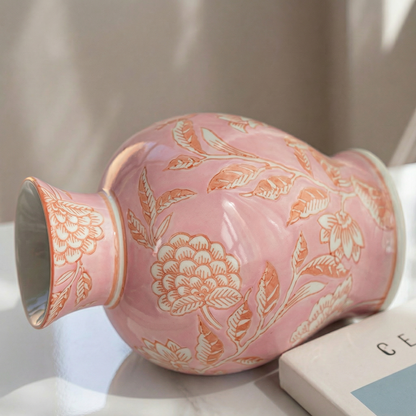 Vase céramique rose motif floral détail