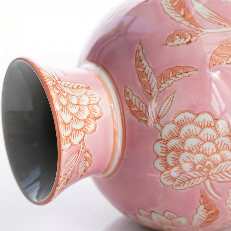 Vase céramique rose motif floral détail haut