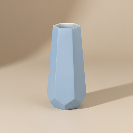Vase en verre bleu origami