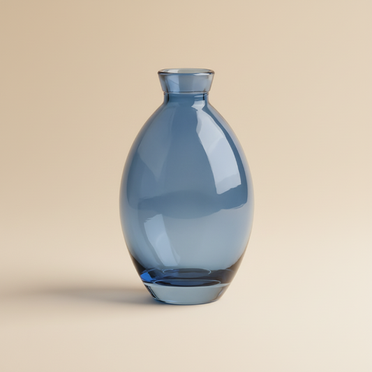 Vase en verre transparent bleu ovale