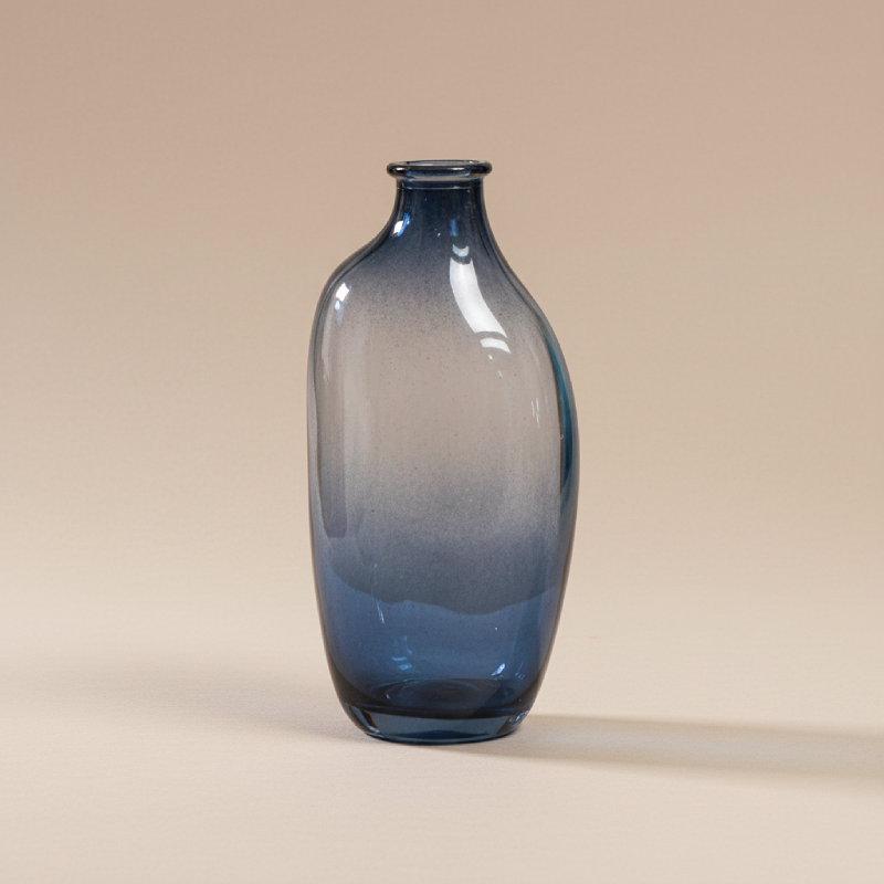 Vase en verre transparent bleu stylisé