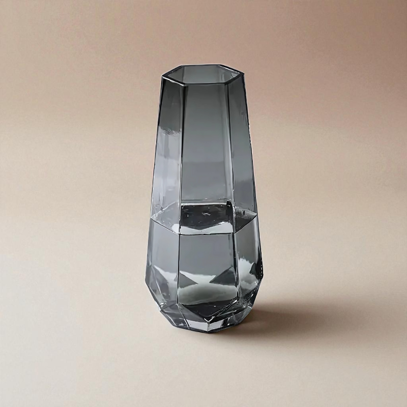 Vase en verre transparent noir origami