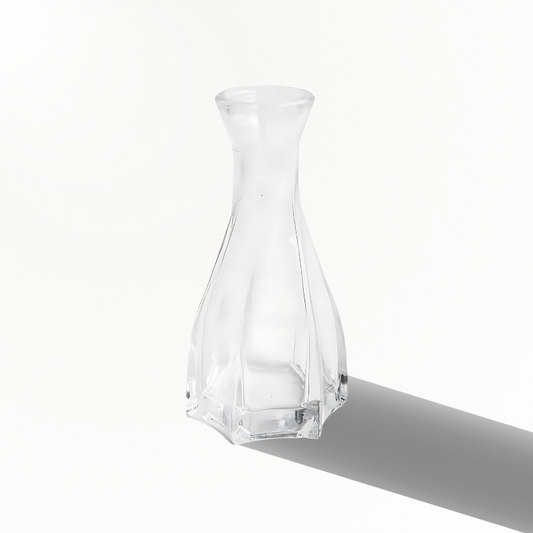 Vase en verre transparent torsadé