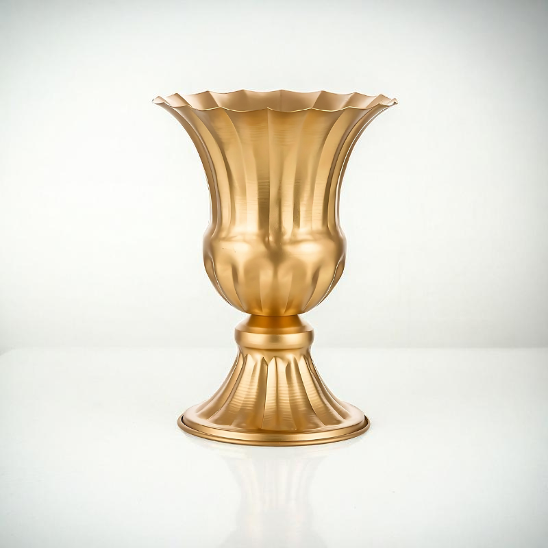 Vase métal pastorale dorée taille L