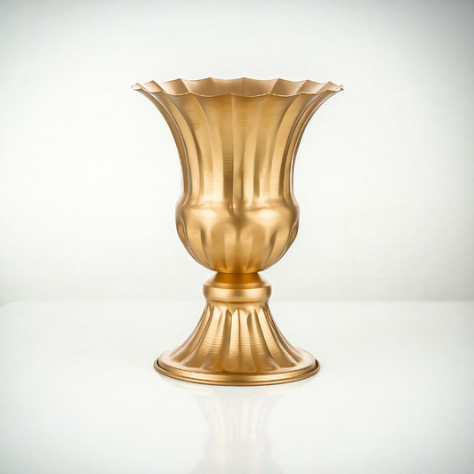 Vase métal pastorale dorée taille L