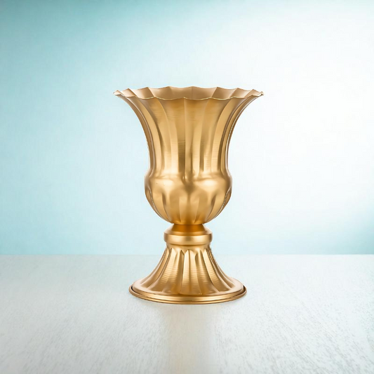 Vase métal pastorale dorée taille M