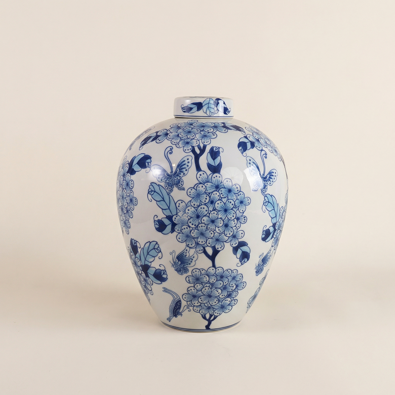 Vases en porcelaine bleu et blanc – Motifs floraux classiques et élégance intemporelle L'UNIVERS DU VASE