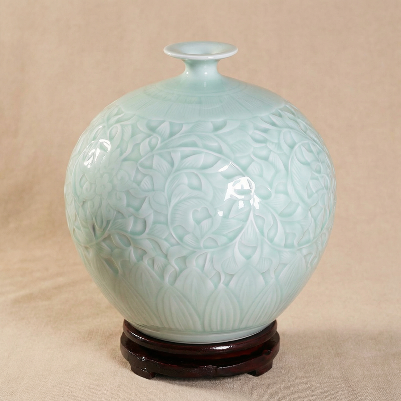 Vase porcelaine céladon vert tendre forme grenade motifs floraux paysagers détail