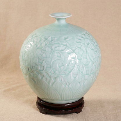 Vase porcelaine céladon vert tendre forme grenade motifs floraux paysagers détail