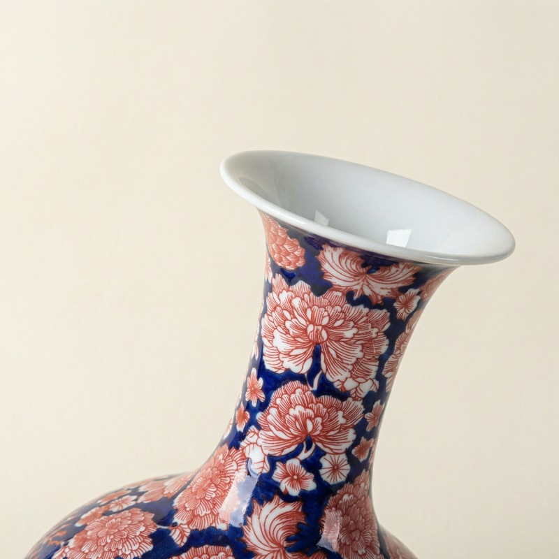 Vases en porcelaine bleu profond et motifs floraux rouges – Élégance asiatique raffinée L'UNIVERS DU VASE