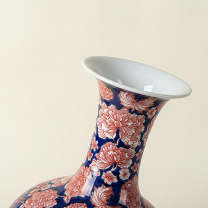 Vases en porcelaine bleu profond et motifs floraux rouges – Élégance asiatique raffinée L'UNIVERS DU VASE