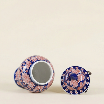 Vases en porcelaine bleu profond et motifs floraux rouges – Élégance asiatique raffinée L'UNIVERS DU VASE