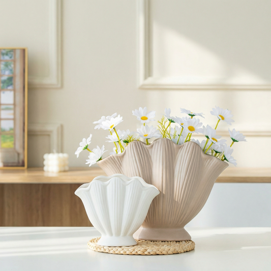 Vases en céramique forme coquillage – Design organique et élégant