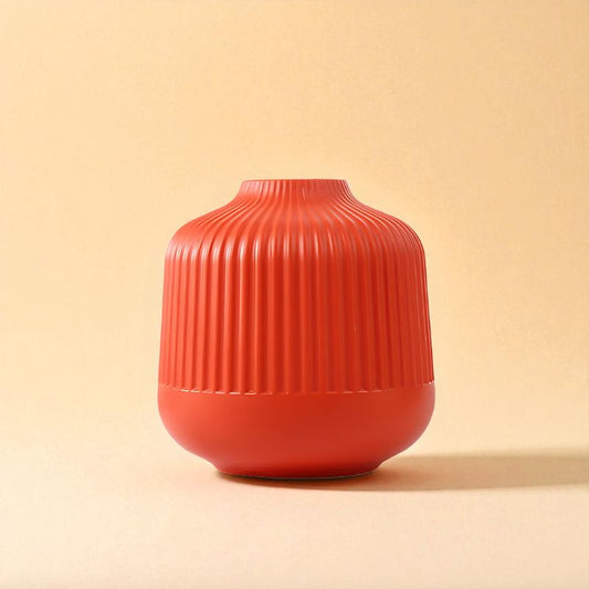 Vase strié conique rouge